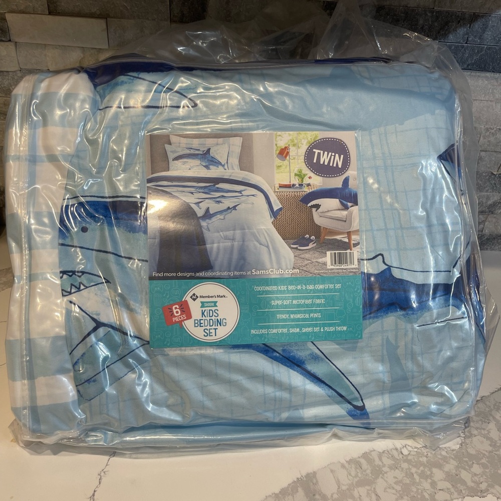 Underwater Adventure: Complete 6-Piece Shark Bedroom Set for Kids!